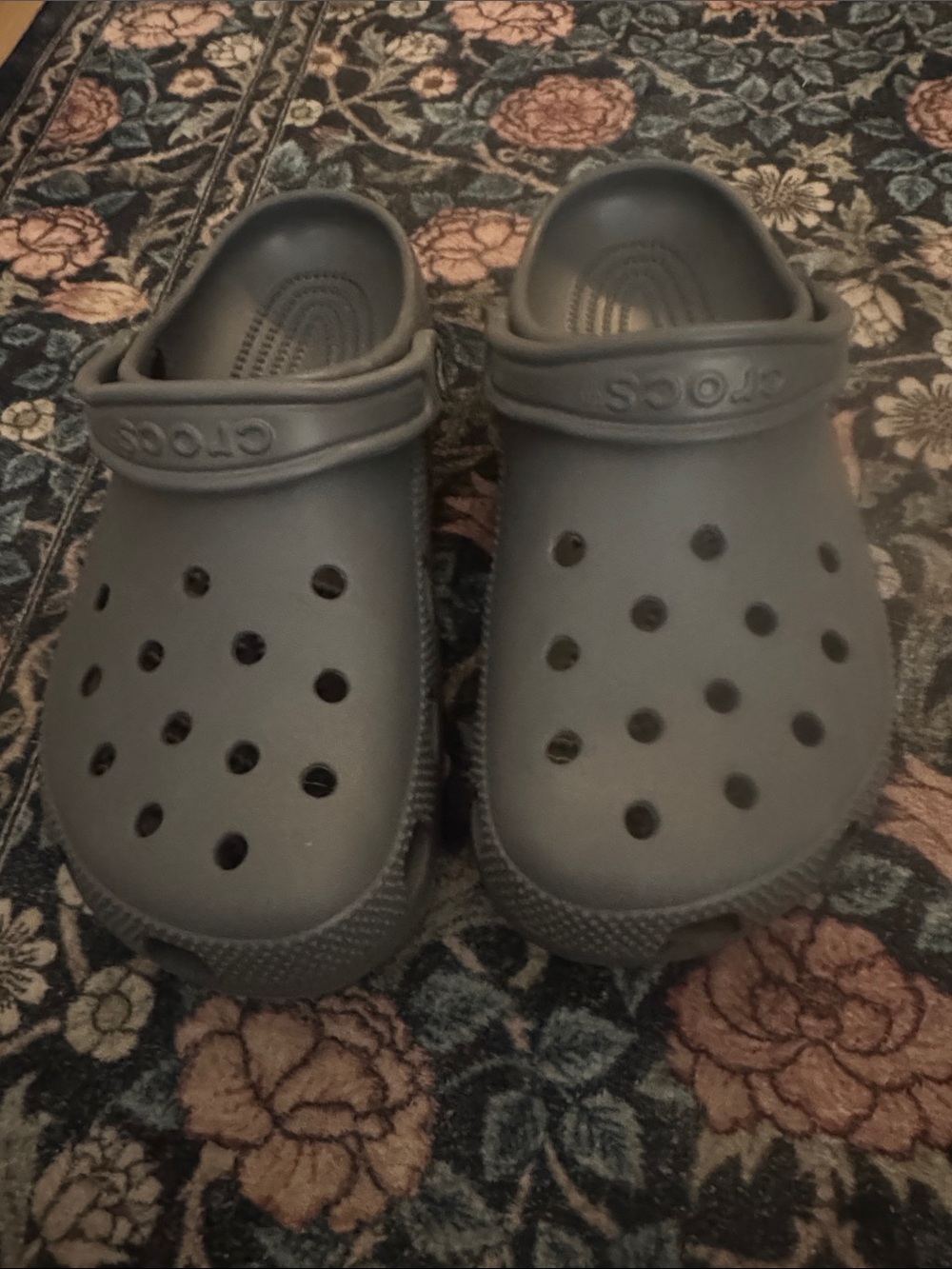 CROCS Classic Clog in Charcoal Gray